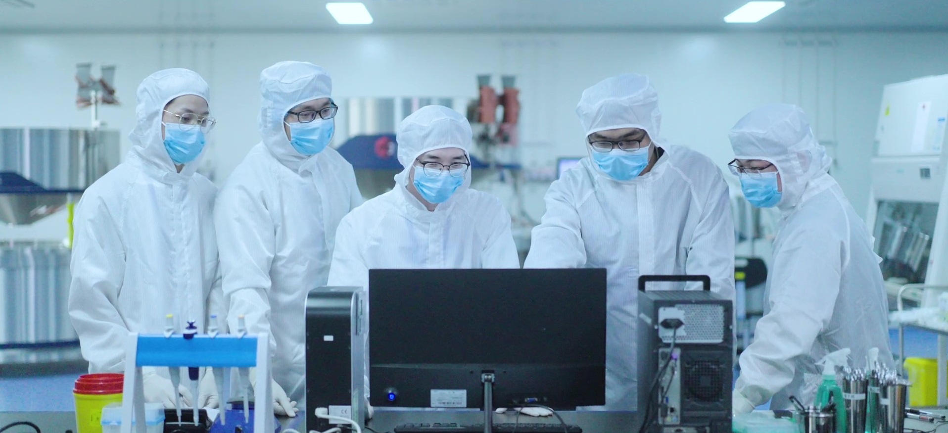 JYSS BIO technical team providing process technology support in a cleanroom